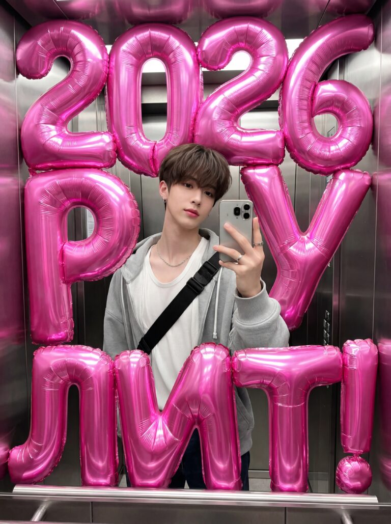 Как сделать трендовую фотографию с воздушными шарами через нейросеть