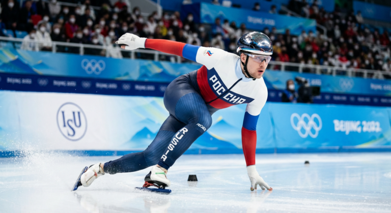 Сгенерировать фото или селфи в тематике "Я в повороте в конькобежном забеге"